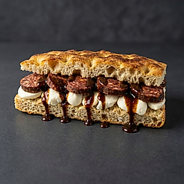 SUCUKLU & MOZARELLA & BBQ SOSLU FOCACCIA SANDVİÇ