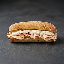 HİNDİ FÜME & MOZARELLA & CHEESE SOSLU CIABATTA SANDVİÇ