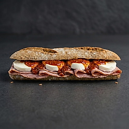 DANA JAMBON & MOZARELLA & PİRİ PİRİ SOSLU BAGET SANDVİÇ