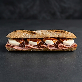 FÜME KABURGALI & MOZARELLA & BBQ SOSLU BAGET SANDVİÇ