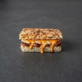 SUCUKLU & MOZARELLA & BBQ SOSLU FOCACCIA SANDVİÇ