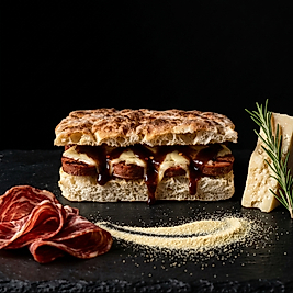 SUCUKLU & MOZARELLA & BBQ SOSLU CABATA SANDVİÇ