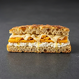 3 PEYNİRLİ (RİCOTTA, CHEDDAR, KAŞAR) FOCACCIA SANDVİÇ