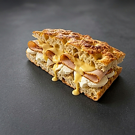 HİNDİ FÜME & MOZARELLA & CHEESE SOSLU FOCACCIA SANDVİÇ