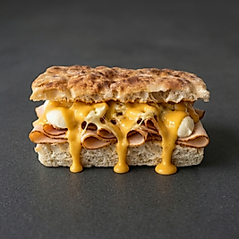 HİNDİ FÜME & MOZARELLA & CHEESE SOSLU CİABATA SANDVİÇ