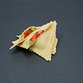 SEBZELİ ÜÇGEN RAVİOLİ (8CM. * 24 GR.)